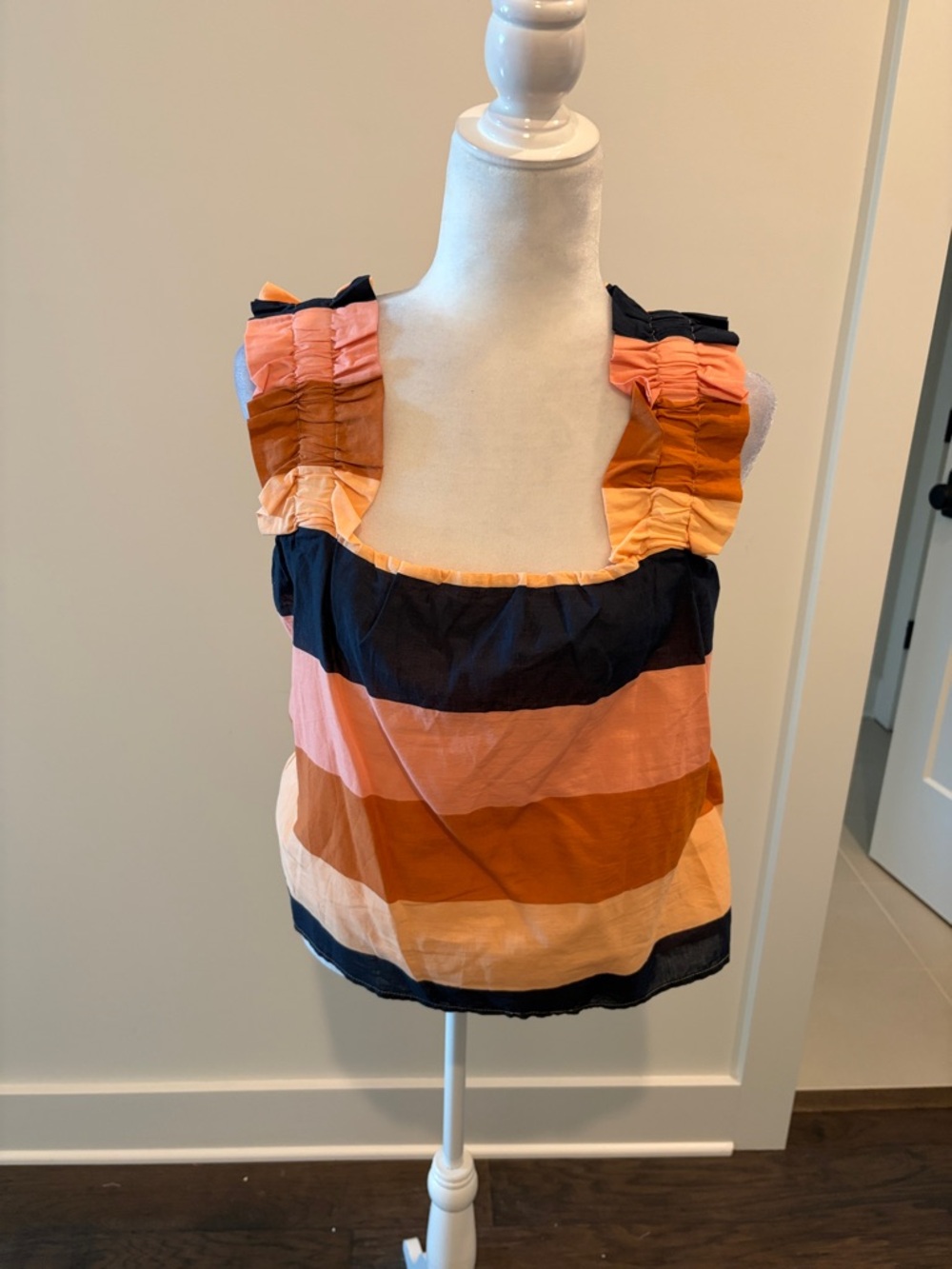 New With Tags Evereve Roan & Ryan Jessie Stripe Ruffle Tank Sz M - Picture 2 of 10